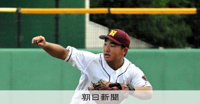 Asahi_Shakai's tweet card. 　（25日、第107回全国高校野球選手権福岡大会準決勝　九州国際大付5－2東筑紫学園）　2―5で迎えた八回の攻撃。東筑紫学園の3番打者、九木田禅選手（3年）は「塁に出ないことには始まらない」と、先頭打…