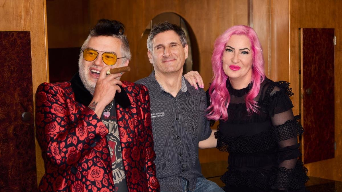 EnvertMedia's tweet card. In a monumental new partnership, Hopeless Records acquires Fat Wreck Chords’ catalog.
