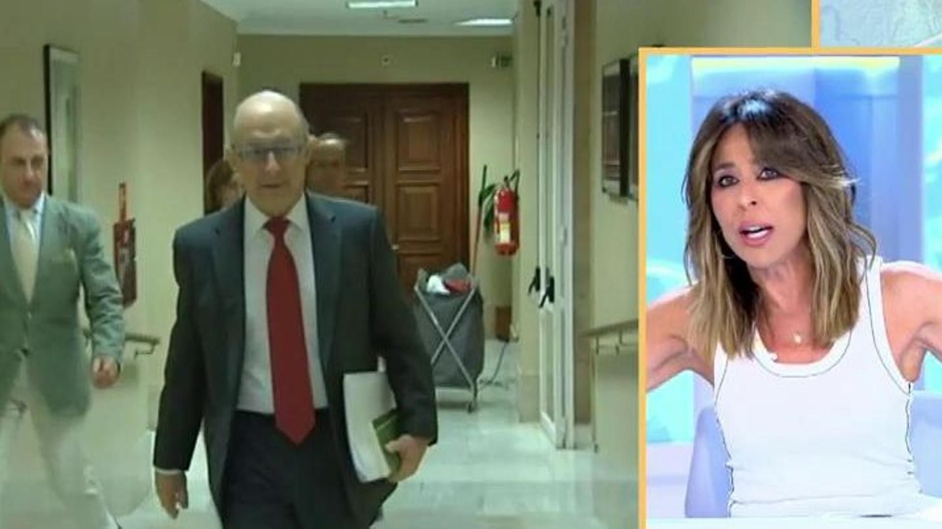 miradacriticat5's tweet card. Tras salir a la luz sus actuaciones en Hacienda, Cristóbal Montoro está desaparecido . Pero un equipo de 'La mirada crítica' ha conseguido dar con é
