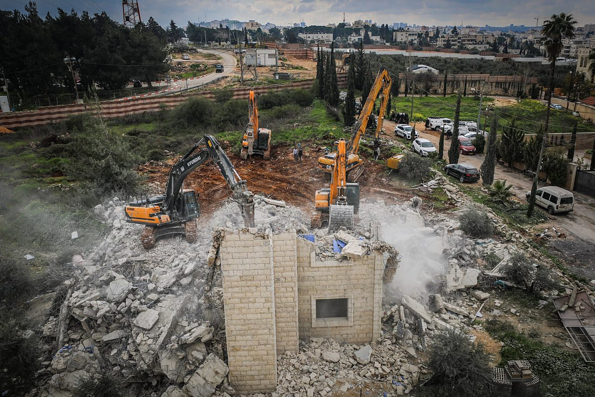 GeorgiaGee14's tweet card. In 2024, Israel destroyed 181 homes and approved the fewest Palestinian plans in a decade, while greenlighting thousands of settler units.