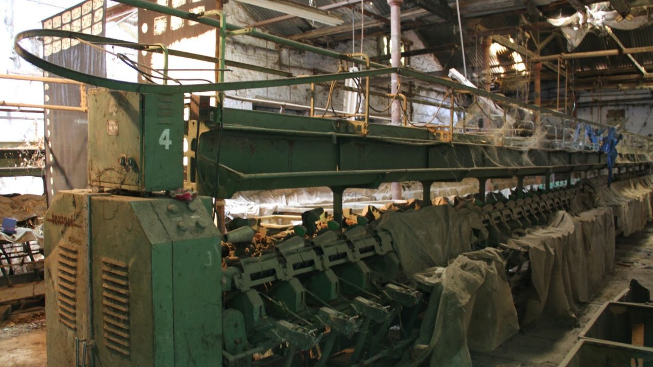 vibesofindia_'s tweet card. There was a time when Ahmedabad was the nerve centre of India’s textile revolution. It had the boon of a steady supply of raw materials...
