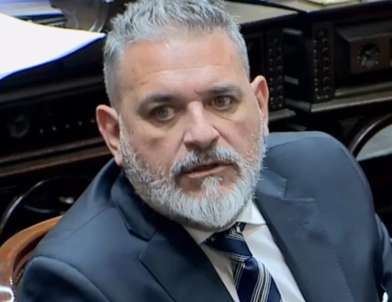 DrLeoMartinezH's tweet card. Ernesto Nader “Pipi” Alí presentó una denuncia penal contra el gobernador Claudio Poggi y el ministro de Hacienda e Infraestructura Pública, Néstor Ordoñez