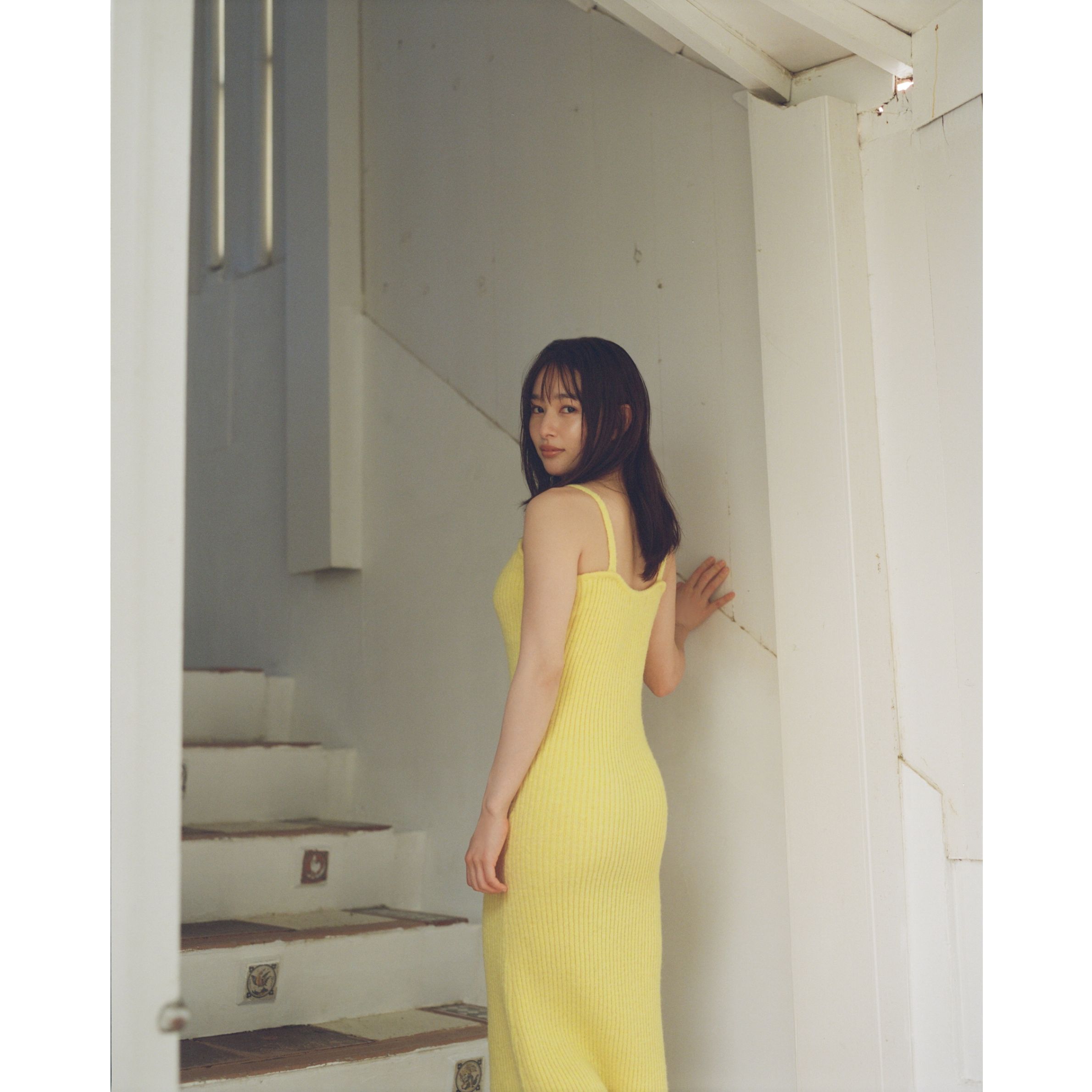 entamenext's tweet card. 桜井日奈子の『桜井日奈子2026カレンダーブック』（東京ニュース通信社）が、9月4日（木）に発売される。今回、肩を大胆に見せた先行カットが公開された。【関連写真】桜井日奈子、デビュー10周年記念写真集表紙ほか【7点】2014年に「岡山美少女