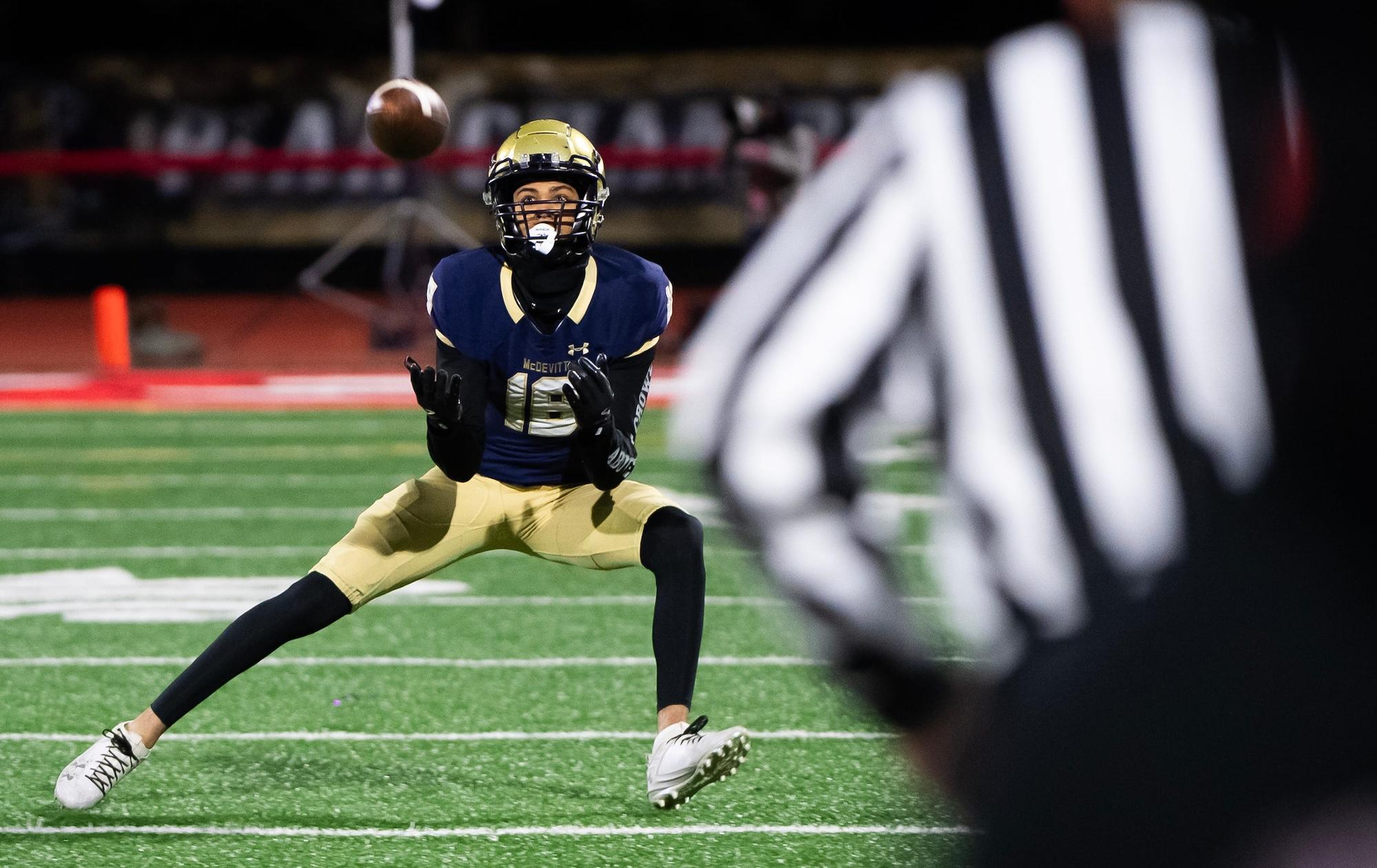 GageRuth1818's tweet card. Cast your vote for the top high school football play of the week
