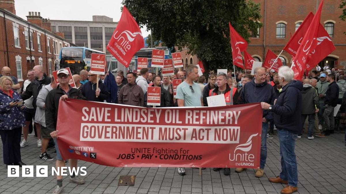 Climatehope2's tweet card. More than a hundred people demanded immediate action to save the Lindsey Oil Refinery.