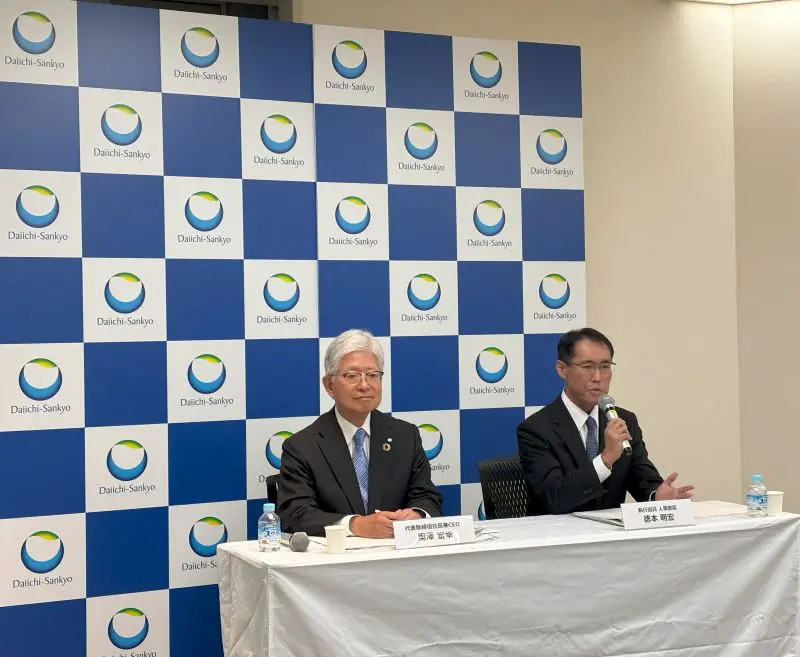 Matsuda_PhDPhD's tweet card. 日本の製薬会社が開発した薬が、世界中のがん患者の命を救っています。その代表例が、第一三共が開発した「エンハーツ（トラスツズマブ デルクステカン）」という抗がん剤です。この薬は、特定のタイプの乳がんや