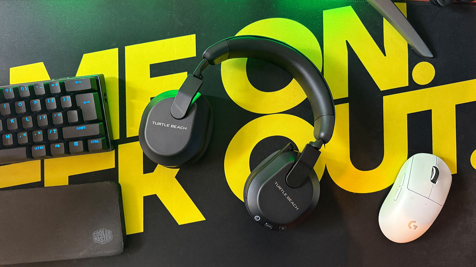 nagcoza's tweet card. Battery Life: 80+ Hours Drivers: 50mm Drivers Weight: 599g Cup Material: Athletic Weave Fabric, Memory FoamConnectivity: Bluetooth 5.2 and 2.4 GHz Wireless Price: R2,499Where to buyMakro A pair of...