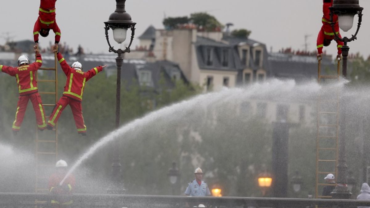 Adschwyter's tweet card. Un an après la fête, découvrez les révélations de Challenges sur les coulisses et secrets de la grande cérémonie d’ouverture des jeux Olympiques de Paris 2024.