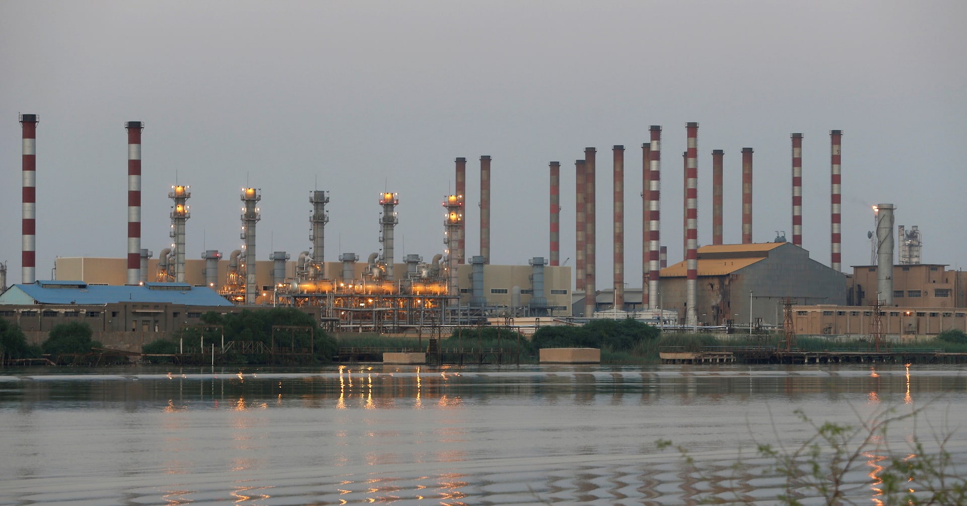 ReutersIran's tweet card. A fire broke out on Saturday at a unit of Iran's Abadan refinery, killing one employee, before being brought under control, the Iranian oil ministry's news agency reported.