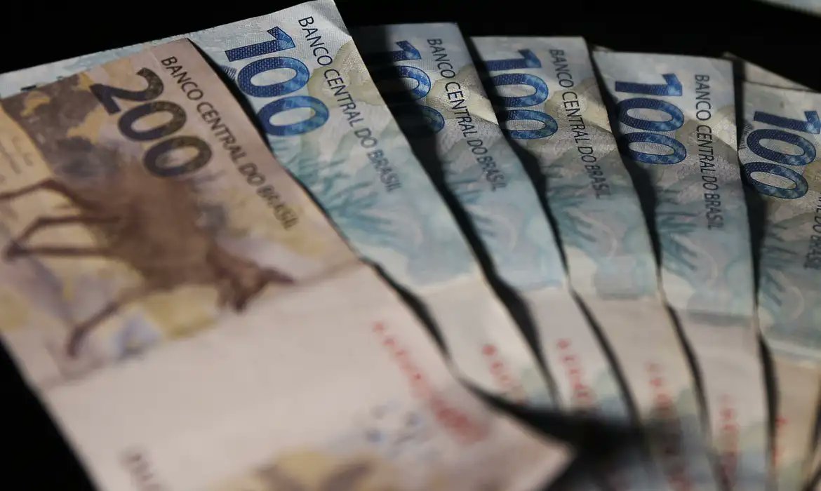 ZazMatos's tweet card. Rentabilidade do fundo ficará em 6,05%, acima da inflação