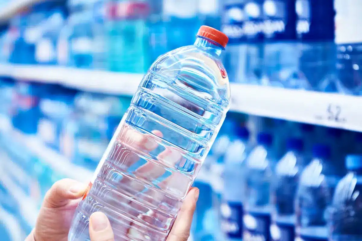 EarthAccounting's tweet card. A shocking study reveals an average of 240,000 plastic fragments per liter in bottled water, raising serious health concerns.