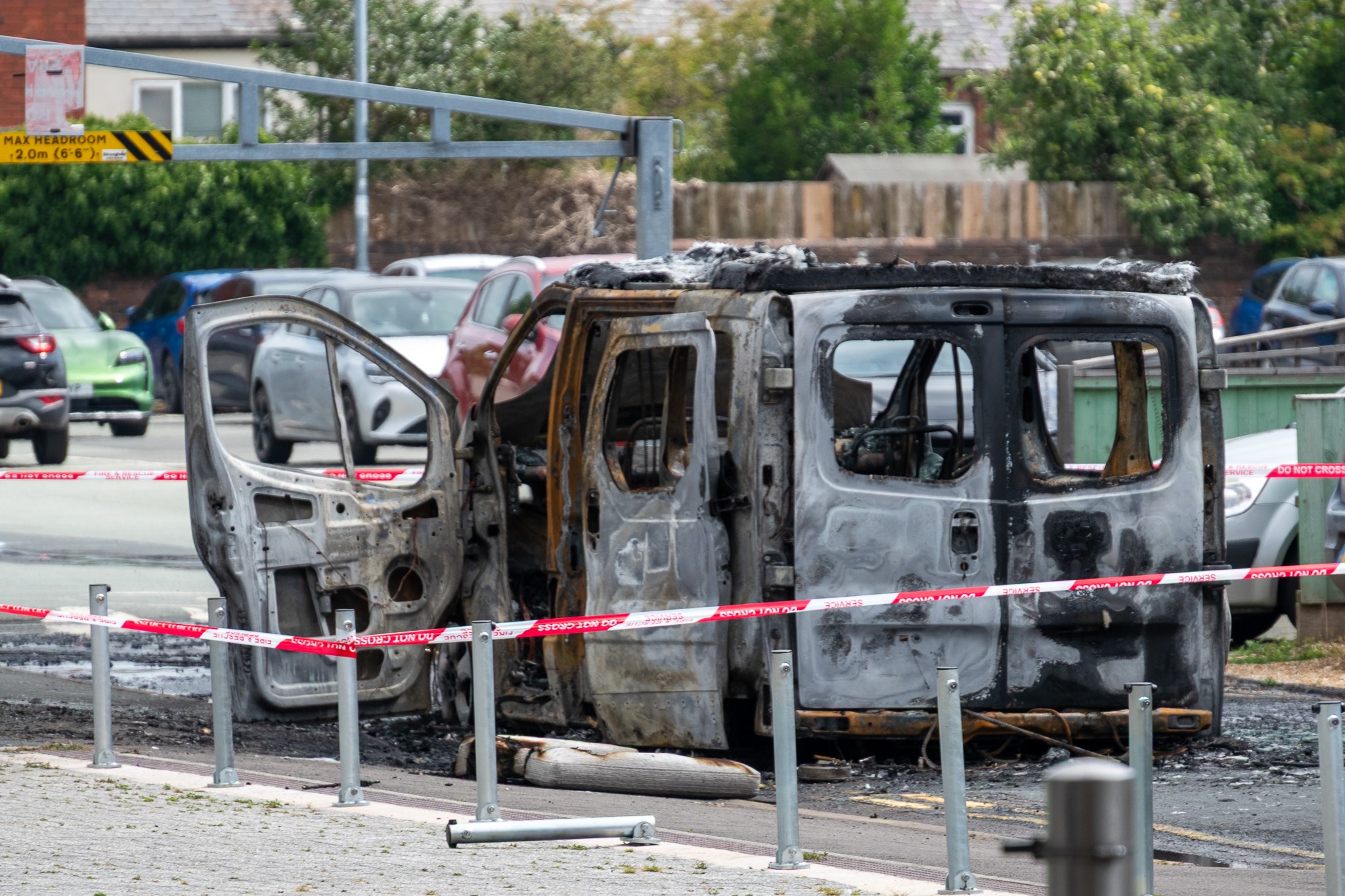 advertizer's tweet card. Residents in the area were concerned after a major fire broke out in Oak Street