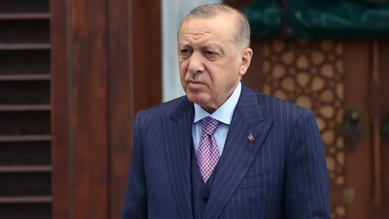 muhalifcomtr's tweet card. Cumhurbaşkanı Erdoğan, bu hafta içinde Putin ve Trump'la görüşerek iki lideri İstanbul'da buluşturmayı hedeflediklerini söyledi.