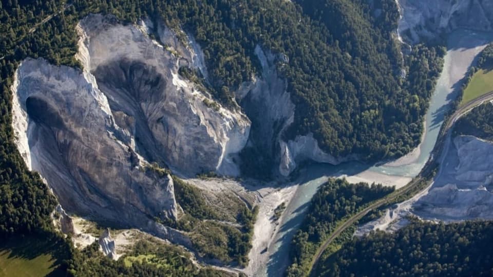 stadtwanderer_'s tweet card. Der Flimser Bergsturz verwüstete die Landschaft von Graubünden bis zum Bodensee. Könnte sowas heute wieder passieren?
