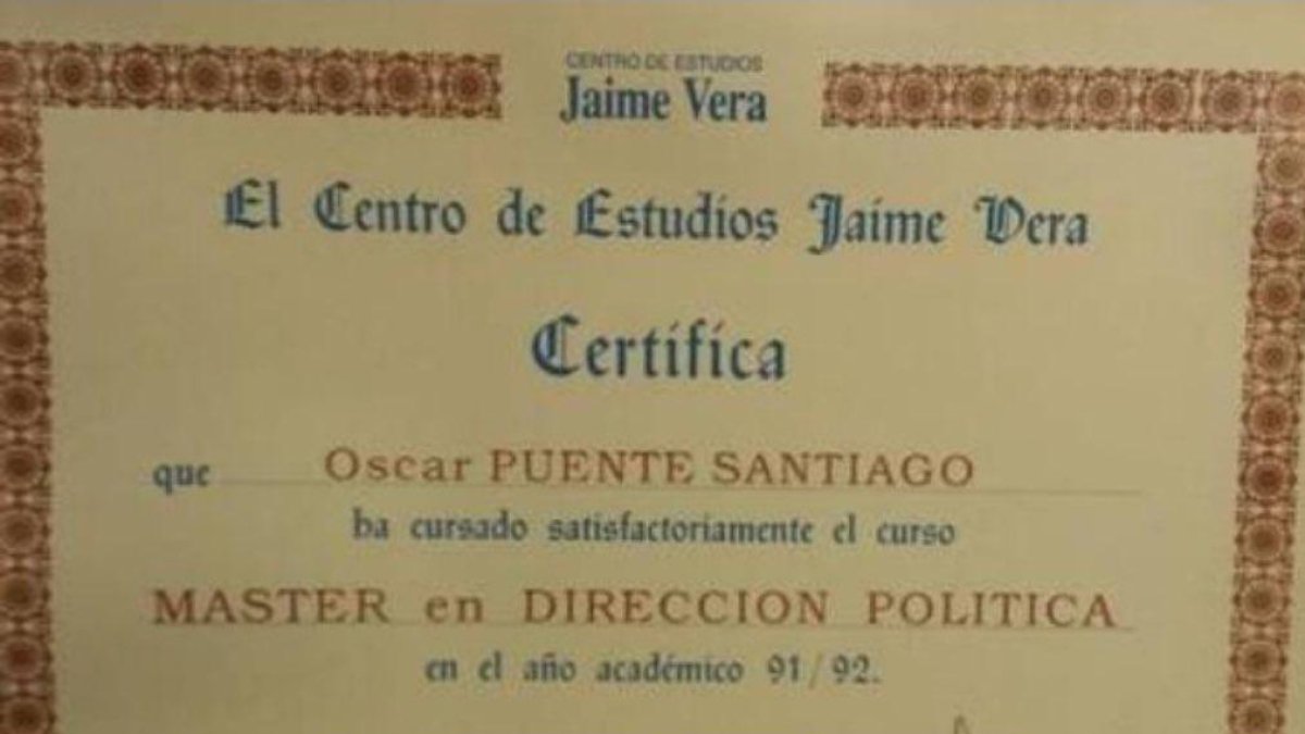 patriciardguezc's tweet card. "Es como si yo me pongo como máster el curso de verano de NNGG" o "tiene la misma validez que el título de maestro Pokémon", reprochan, recordando que la Jaime Vera es un órgano del partido sin...