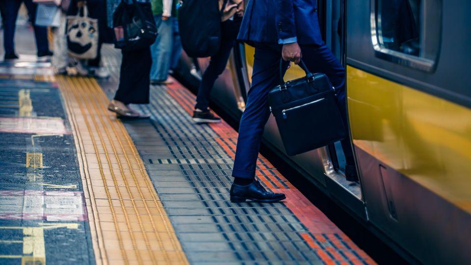 GoldsmithsUoL's tweet card. Hitachi Europe Ltd and Goldsmiths' partnership has revealed how embedding behavioural change techniques into journey planning apps can influence users to make more sustainable transport decisions.