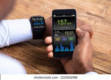 KayaON959's tweet card. Sol Phenduka says he's been leading a healthy lifestyle ever since he got his smartwatch, which helps him track his BMI and heart rate.