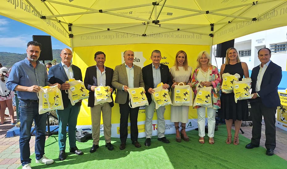 AgenciaDigAnd's tweet card. Antonio Sanz presenta en la algecireña Getares la campaña ‘Este verano: Aprende Volando’ para mejorar habilidades digitales básicas