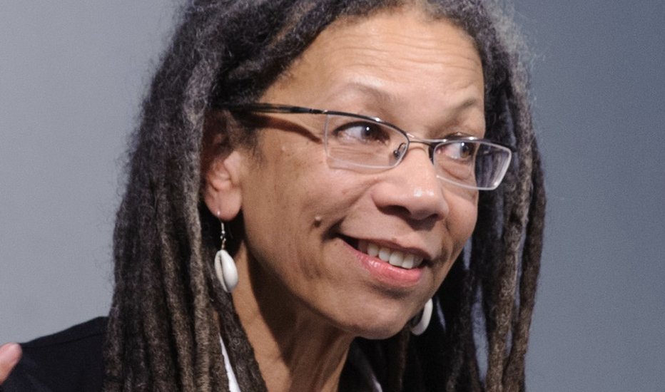 viruseditorial's tweet card. Gilmore es una de las voces más influyentes del abolicionismo penal en EE.UU. Ha sido cofundadora de organizaciones como Critical Resistance, junto a Angela Davis, y ha participado en la creación...