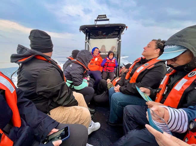 lesoleildeqc's tweet card. Six sorties en mer effectuées par les Corsaires du Saint-Laurent de Québec, en compagnie du chasseur d’épaves Samuel Côté de Rimouski, ont permis à une soixantaine de visiteurs, ces derniers jours,...