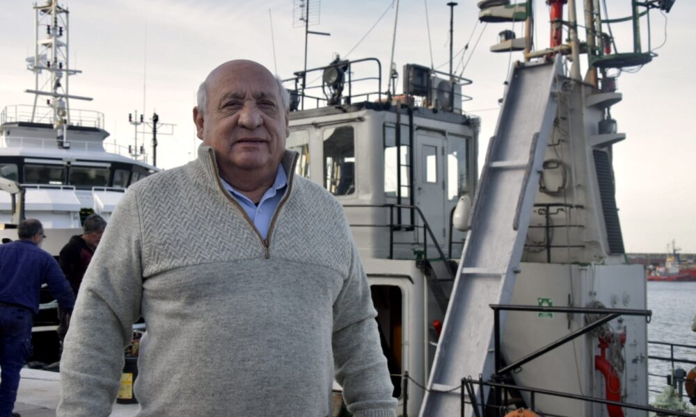 MundoGremial's tweet card. Raúl Durdos encabeza la Federación Sindical Marítima y Fluvial, que renovó autoridades en un contexto de defensa del pabellón nacional, la soberanía y los derechos laborales.