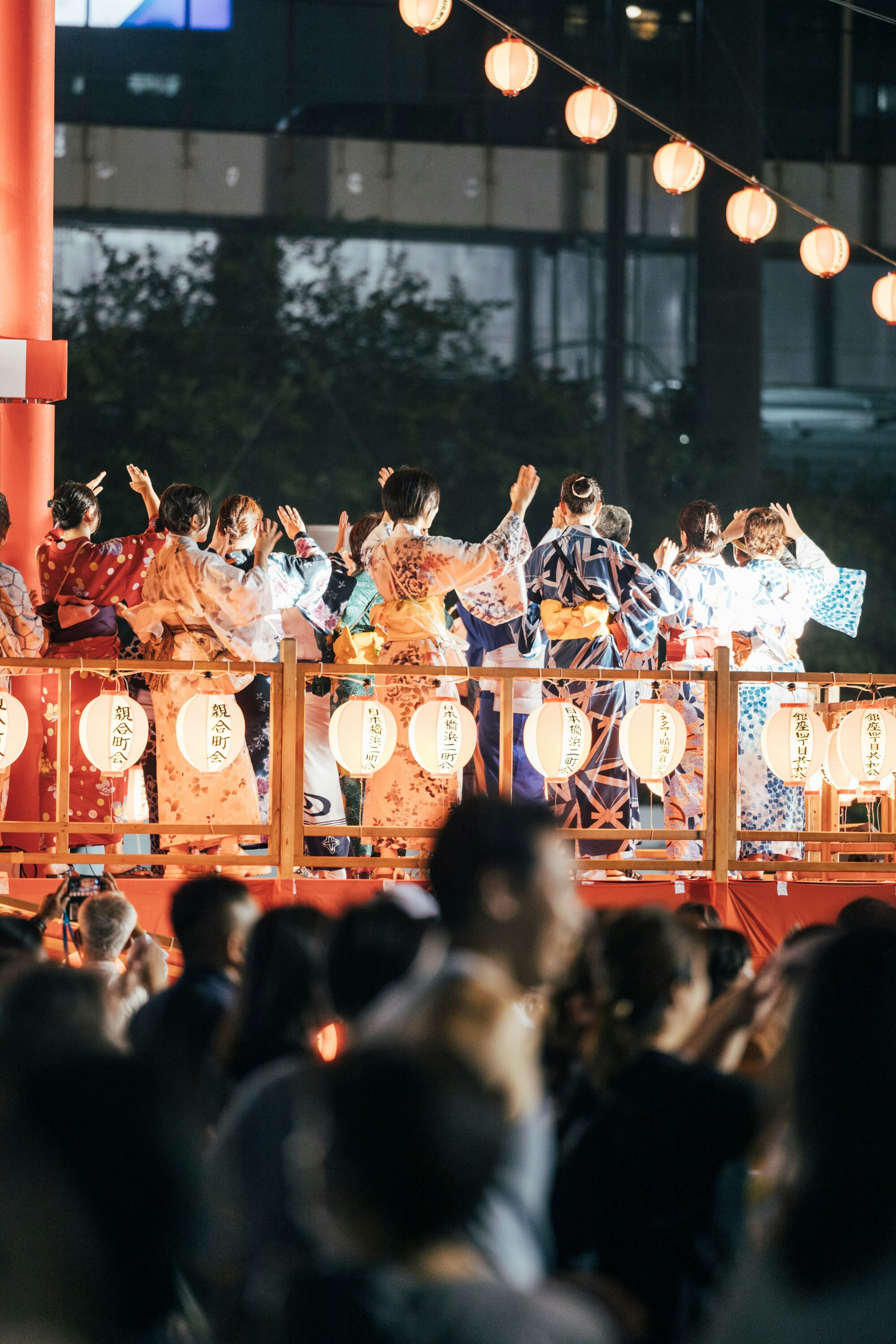 TimeOutTokyoJP's tweet card. 東京では戦後になって始まった盆踊りが各地域で続けられている。運営団体は町内会や商店街、寺社、企業などさまざまで、東京ならではのヴァラエティー豊かな盆踊り文化が華開いている。 ここでは「東京の盆踊りでしかできないこと」を、『盆踊りの戦後史 「ふるさと」の喪失と創造』（筑摩選書）などの著作がある文筆家の大石始が紹介する。