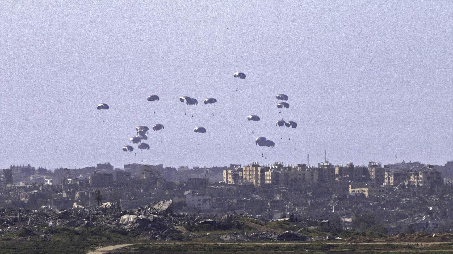 LBCI_News_EN's tweet card. Israeli official tells AFP Gaza air drops of aid to resume