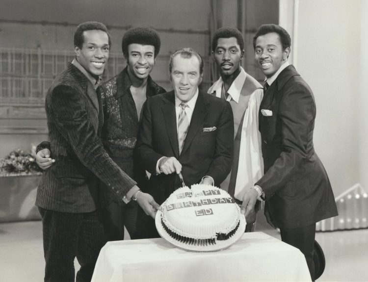 JazzSoulpl's tweet card. Na platformie Netflix zadebiutował wyjątkowy dokument pt. „Sunday Best: The Untold Story of Ed Sullivan”, który rzuca nowe światło na...