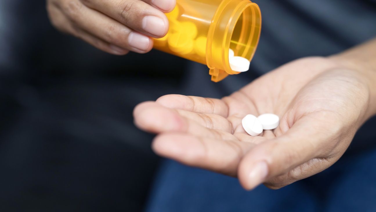 leaderpost's tweet card. Study uncovers higher prescription rates of opioids in lower-income communities across Canada