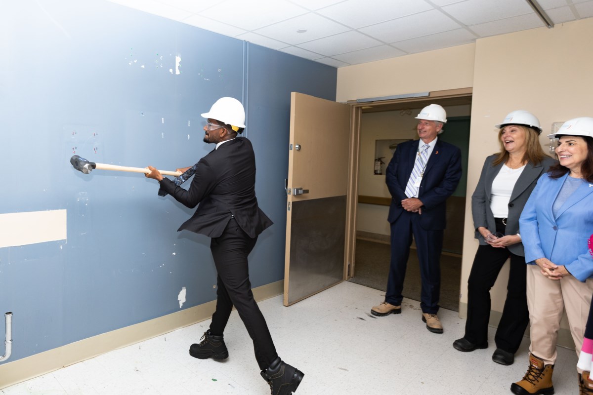 Effie_ONB's tweet card. Project includes expanded inpatient space, with full redesign expected by 2028