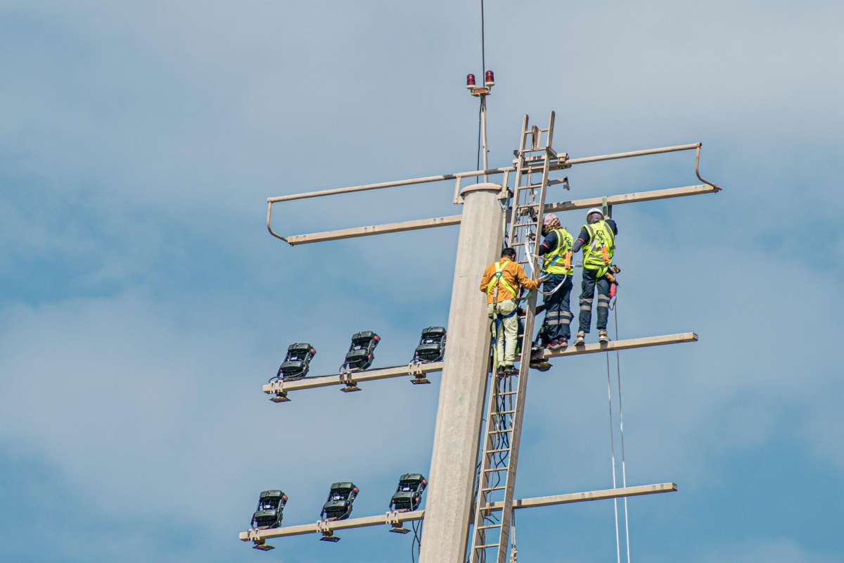 ElecConNews's tweet card. Werner, a manufacturer of ladders and access equipment, is calling on employers to bolster safety measures at work after new ...