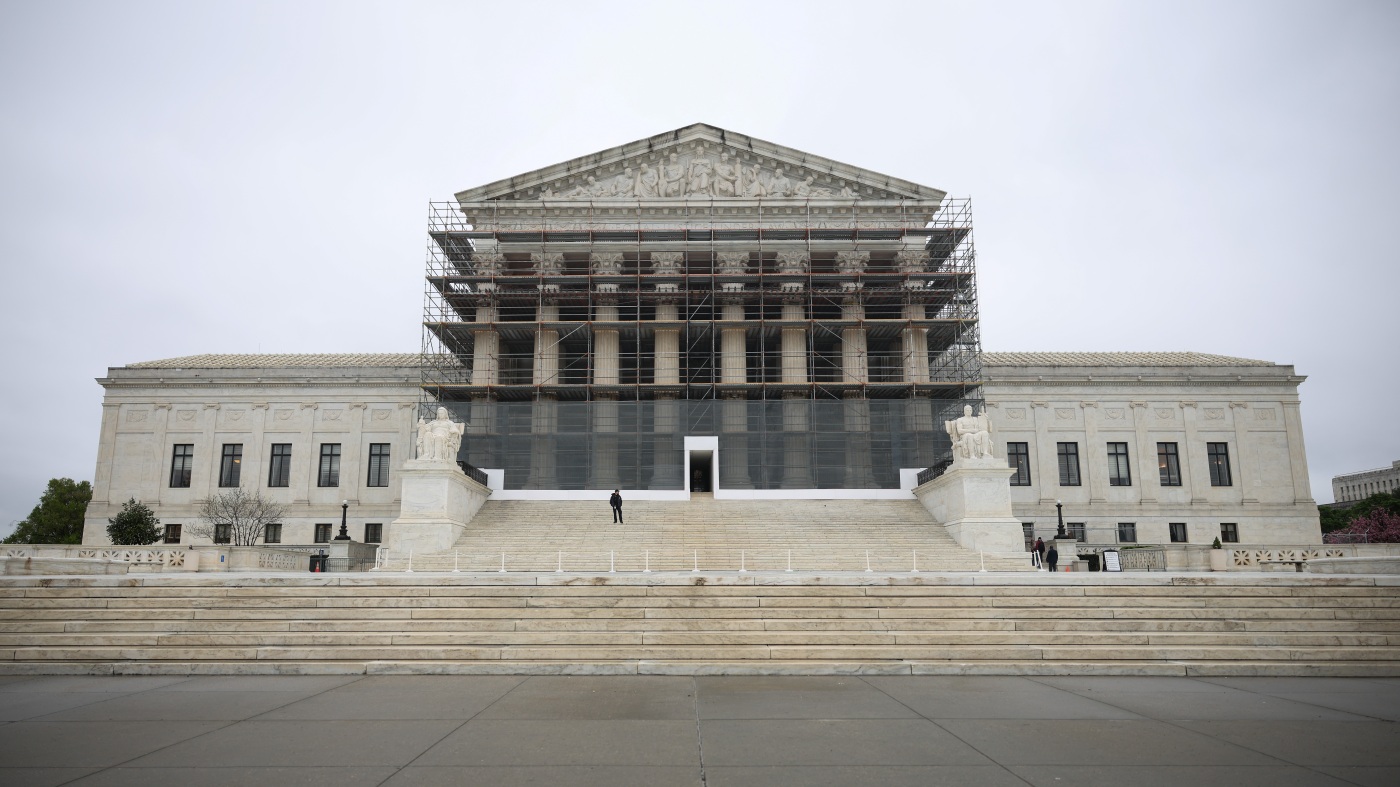 aaaricuny's tweet card. The decision issues some limits on the power of federal judges to universally block President Trump's executive order on birthright citizenship, asking lower courts to reconsider their rulings.