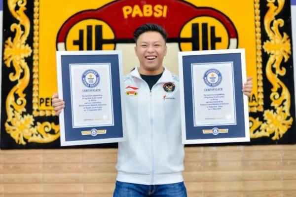 officialinews_'s tweet card. Atlet angkat besi Indonesia, Rahmat Erwin Abdullah, mendapatkan dua pengakuan rekor dunia dari Guinness World Records.
