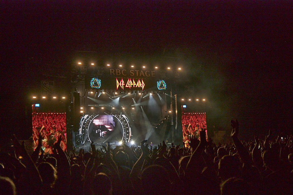 CharlatanLive's tweet card. For a night of rock and roll at Ottawa Bluesfest, Def Leppard and Tom Morello liven up the memorabilia-clad crowds.