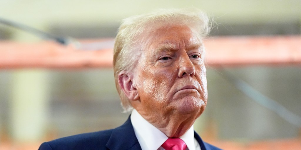 RadarResist's tweet card. Live updates: DOJ to continue interview with Epstein partner Ghislaine Maxwell; Trump heads to Scotland