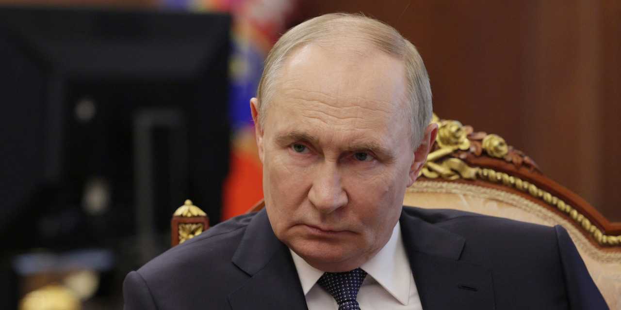 AngelaStent's tweet card. Trump is showing signs of willingness to renew U.S. support Ukraine, Angela Stent writes in a guest commentary.