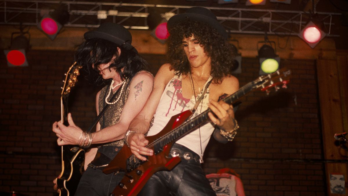 Guitarist_Mag's tweet card. The guitar, which was one of Slash’s most-used axes in the band’s early days, is expected to fetch $200K