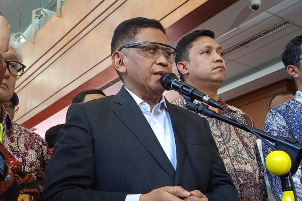 officialinews_'s tweet card. Sekretaris Jenderal PDI Perjuangan (PDIP) Hasto Kristiyanto divonis 3,5 tahun penjara karena terbukti melakukan tindak pidana suap