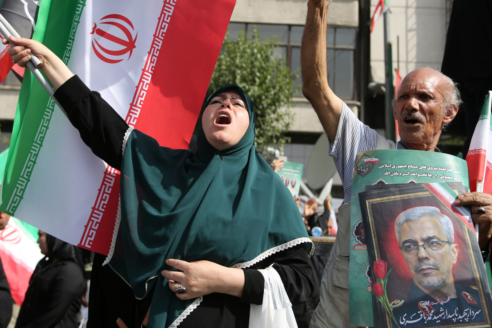worldcrunch's tweet card. Negotiations over Iran's nuclear program have resumed. While Europe demands guarantees that Tehran will not build a nuclear bomb, Trump is also pushing for a deal. Is the regime willing to give...