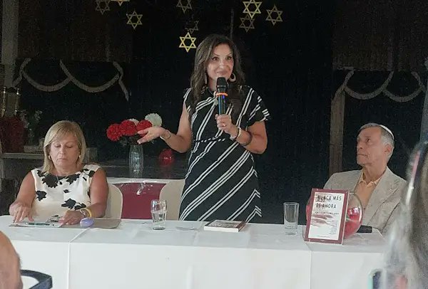 enfoquejudio's tweet card. "Los israelíes no entienden el antisemitismo porque nunca han sido minoría y solo les importa ganar en el terreno militar".