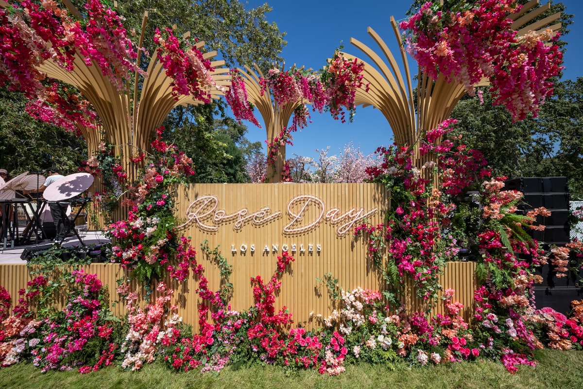BizBash's tweet card. From over-the-top floral displays to a skydiving stunt next to a Formula 1 car, here’s how Rosé Day LA continues to raise the bar for experiential design, sponsor integration, and strategic luxury.