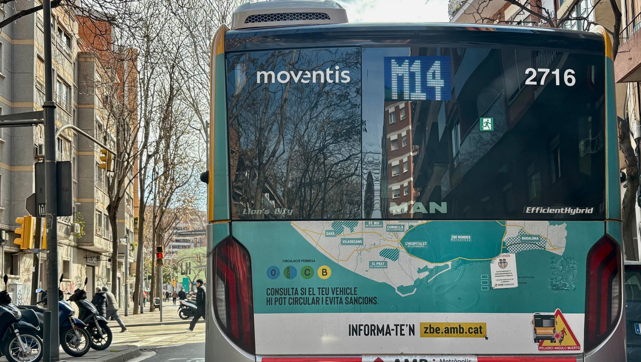 lhdigitalh's tweet card. A partir del dilluns 28 de juliol de 2025, les línies d’autobús L16 i M14 patiran un desviament del seu recorregut habitual a la zona de la plaça Eivissa, a causa de modificacions en la mobilitat de…