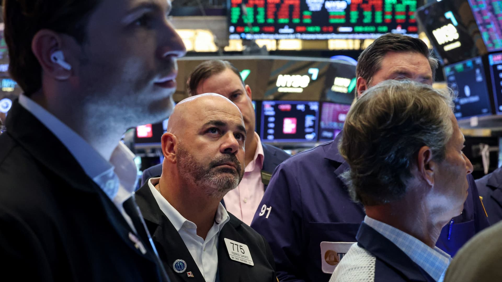 CNBCPro's tweet card. Jeff Kilburg sets the tape for the iPhone maker's earnings next week.