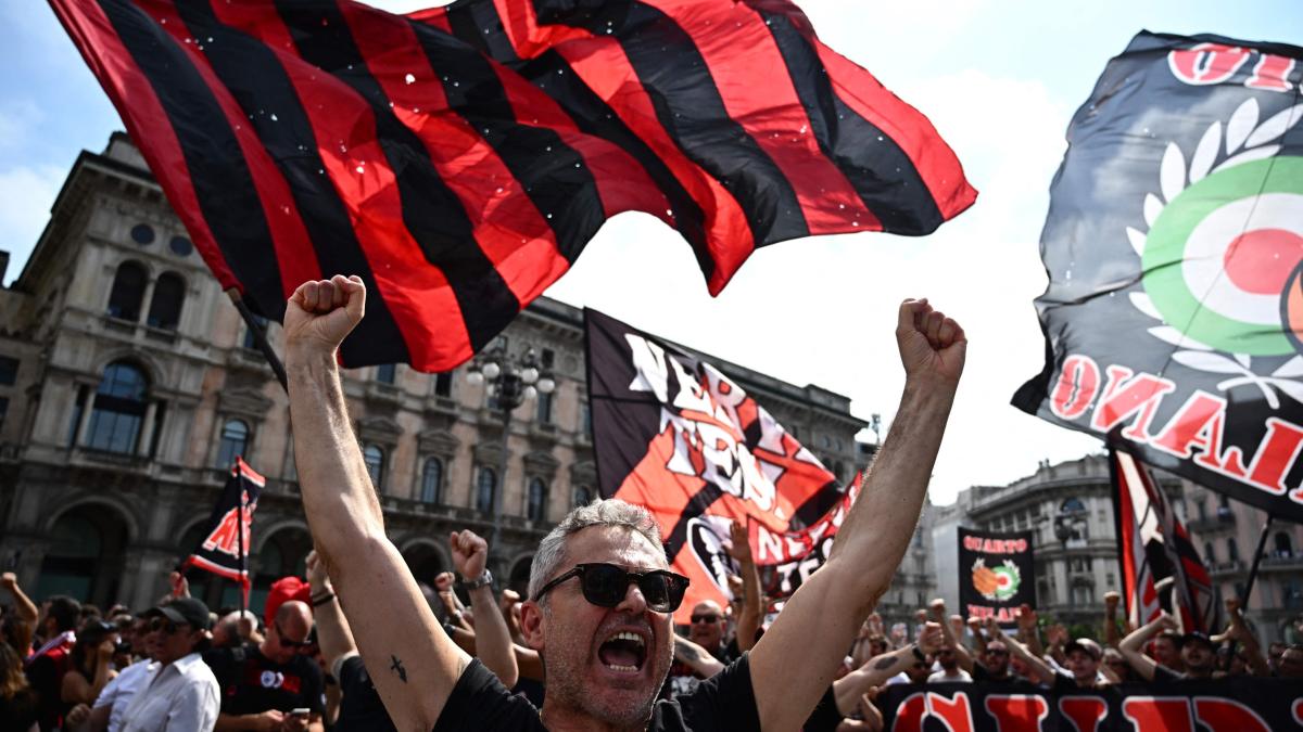 lbertozzi's tweet card. Inizia la vendita libera. Oltre l’80% dei tifosi storici, quelli a San Siro da almeno 5 stagioni, ha rinnovato