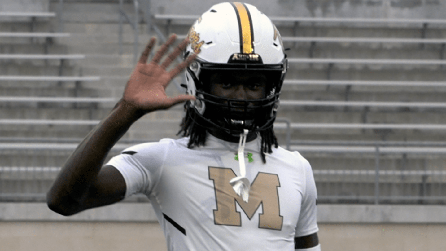 KendrickJohnso's tweet card. Robinson Commits to Michigan, Turns Down Texas Powers In an era where most elite players are electing to stay in Texas and play for the Texas, Texas A&M and SMU