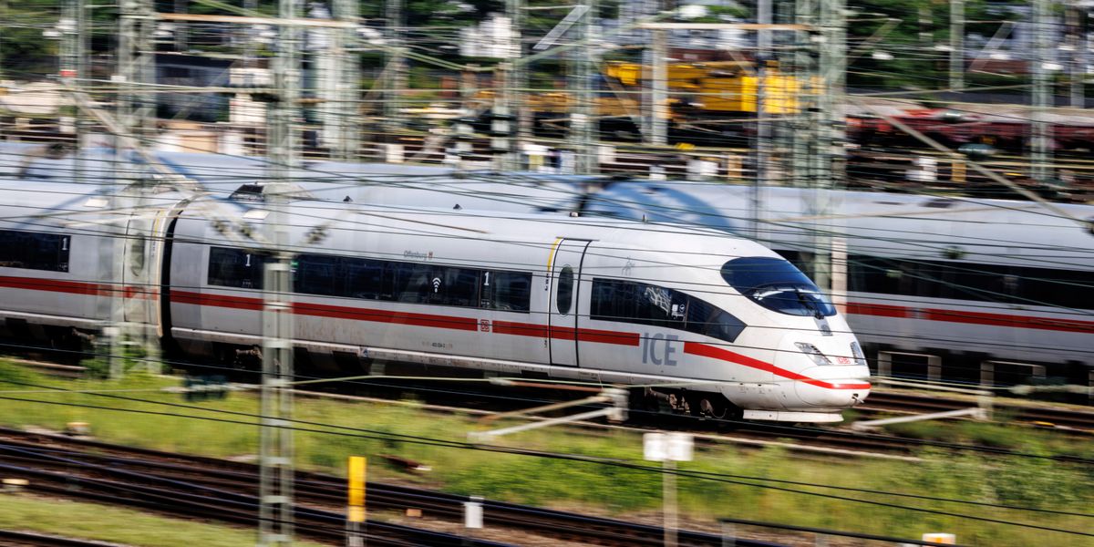 leanderwattig's tweet card. Mehr als vier Stunden möchten wenige Menschen Zug fahren? Stimmt nicht, sagt die Deutsche Bahn und nennt Langstrecken, die besonders beliebt sind.