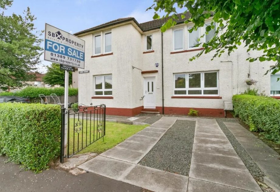 clydebankpost's tweet card. Clydebank flat in 'stunning condition' with private gardens on sale for £118k