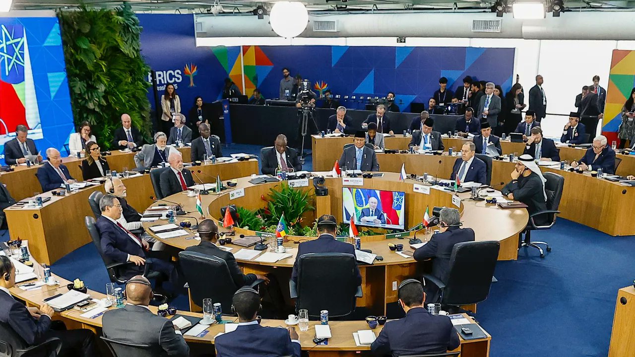 ZazMatos's tweet card. A queda do G7 e a nova ordem mundial