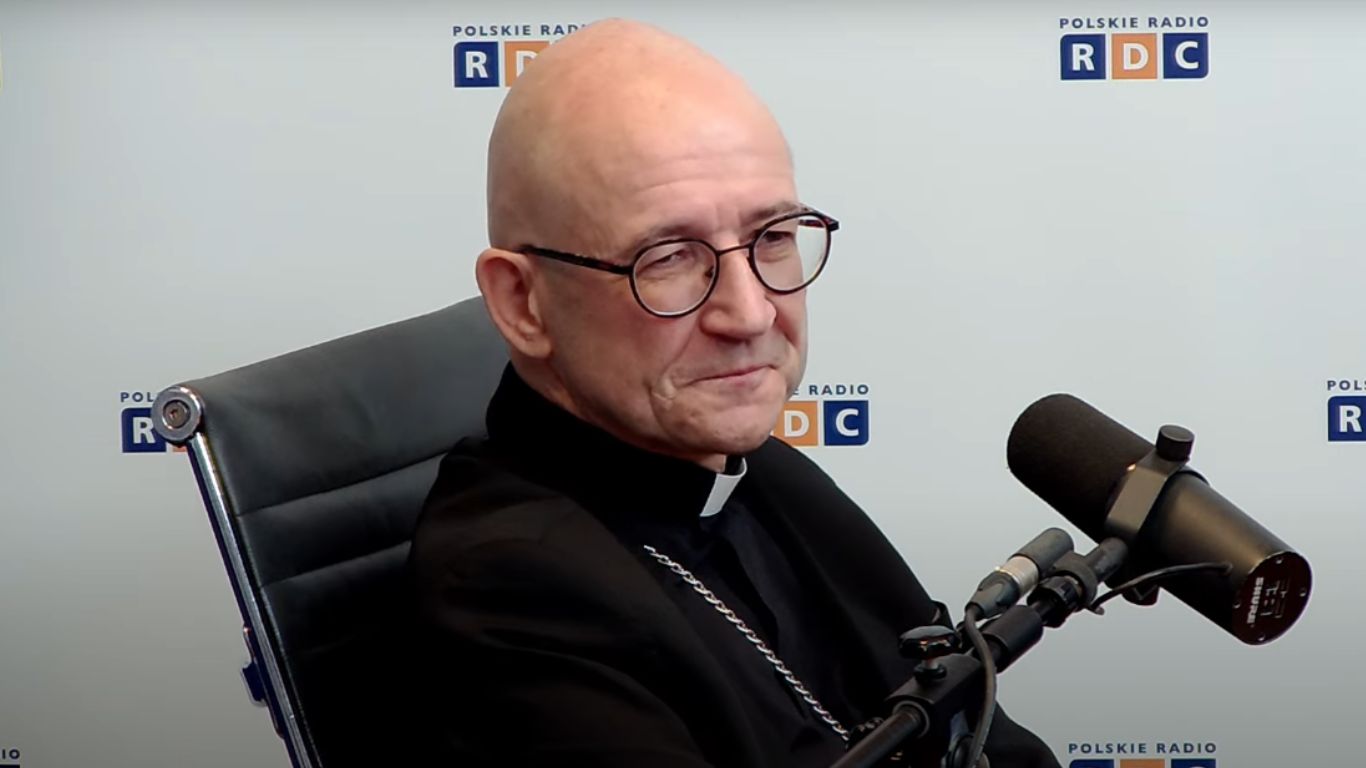 AbpGalbas's tweet card. W programie „Poranek Polskiego Radia RDC” abp Adrian Galbas SAC opowiedział między innymi o swoim osobistym spotkaniu z Janem Pawłem II, które miało miejsce jeszcze jak był seminarzystą.