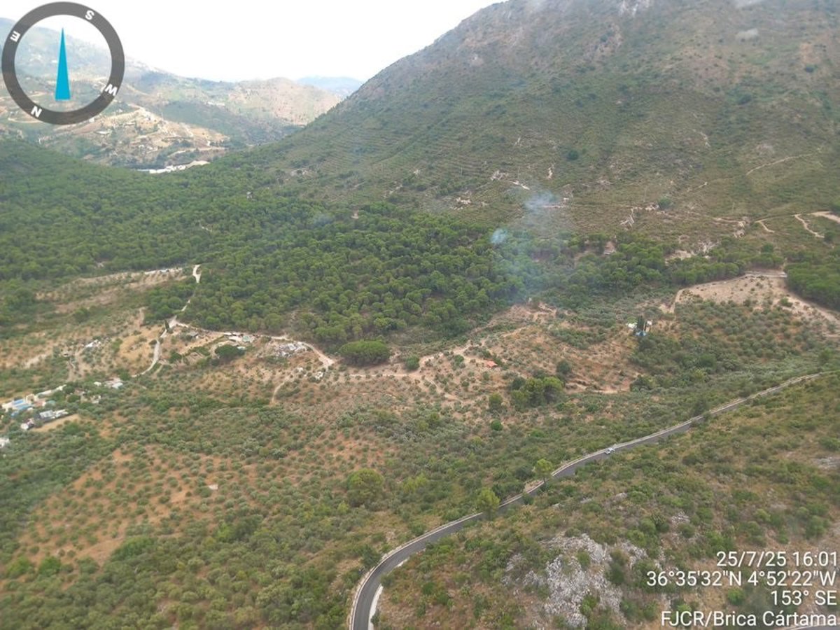 EPAndalucia's tweet card. El Servicio de Extinción de Incendios Forestales de Andalucía, Plan Infoca, ha dado por controlado el...
